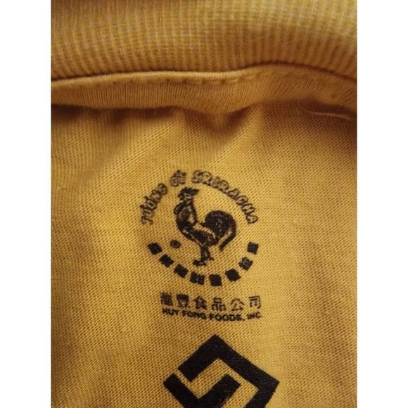 Sriracha medium yellow red authentic graphic tee - Picture 4 of 6